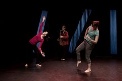 Dancers Kati Lehtola and Veera Lamberg and musician Heli Hartikainen in The Why Mix performance, which has been prepared in workshops together with children. Photo: Minna Hatinen.