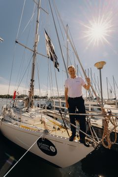 Golden Globe Race -yksinpurjehduskisan Tapio Lehtinen purjehtii S/Y Asterialla. Myös se on yhdysvaltalaisen veneensuunnittelutoimisto Sparkman & Stephensin suunnittelema, Italian Livornossa vuonna 1965 rakennettu Gaia 36.