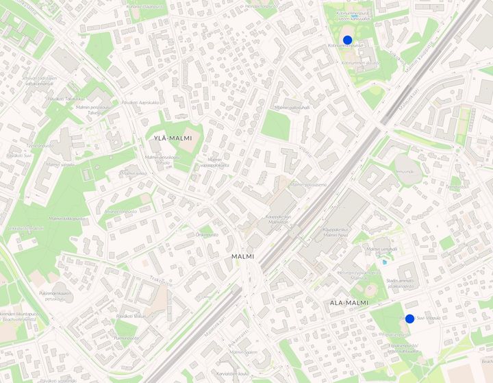 Kotinummenpuisto (merkitty sinisellä ylhäällä) on koulun ja päiväkodin nykyisen toimipisteen vieressä ja Filpuksenpuisto (alhaalla) sijaitsee noin 800 metrin päässä.