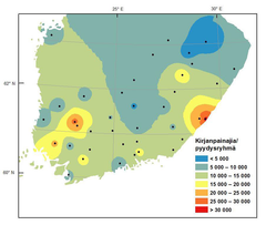Arvio kirjanpainajakannan alueellisesta vaihtelusta Etelä-Suomessa kesällä 2016. Pyyntipaikkojen sijainnit on esitetty mustilla pisteillä. Alueellinen kanta-arvio on sitä tarkempi mitä tiheämmässä pyydysryhmät ovat. Lähde: Neuvonen, S., Nevalainen, S., Silver, T. & Viiri, H. (2017) Kirjanpainajan feromoniseurannan tulokset 2016. Luonnonvara- ja biotalouden tutkimus 50/2017: 25.