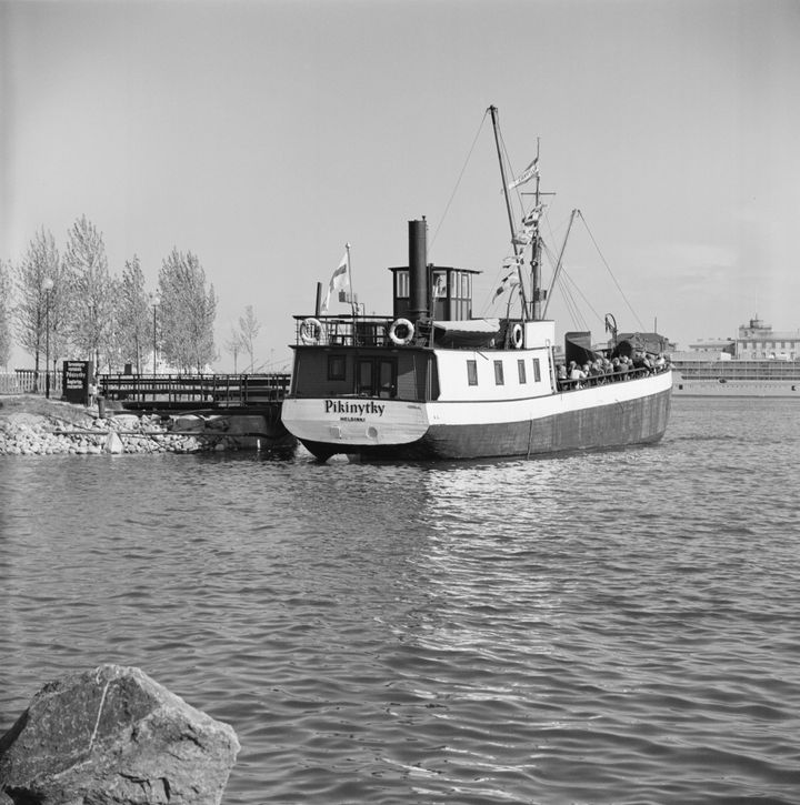 Pikinytky-ravintolalaiva Tervasaaren rannassa 1970–1980-luvuilla, Volker von Bonin/Helsingin kaupunginmuseo