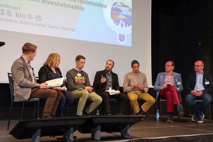 Från vänster, facilitator Ville Availa, Double Round Oy, Airi Kulmala, MTK, Eetu Virtanen, Soilfood Oy, Jussi Kankainen, Kekkilä BVB-Oy, Viljami Kinnunen, Gasum, Ilpo Pölönen, IP-innovaotiot och Mika Juvonen, BioKymppi.