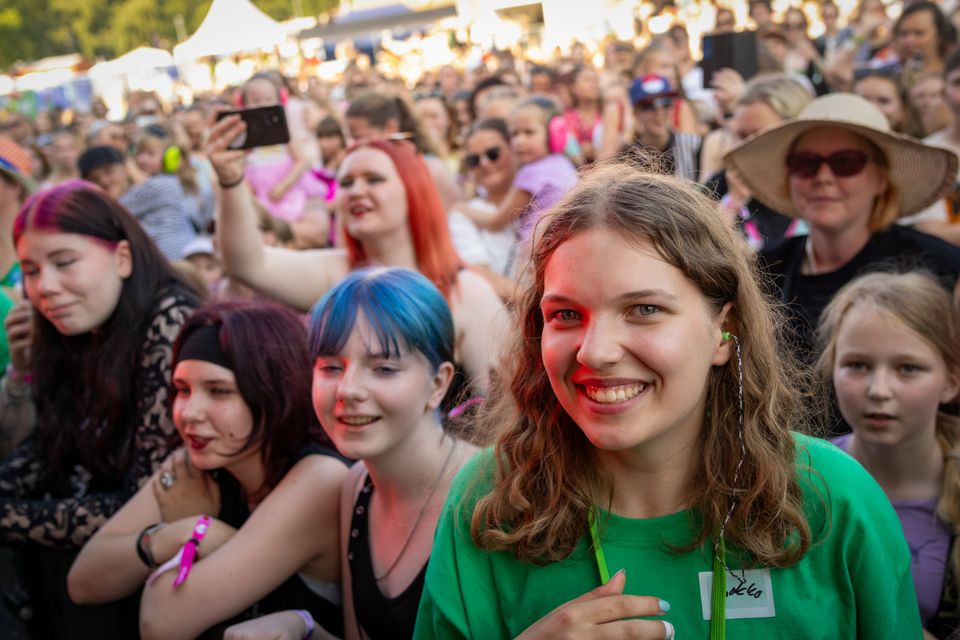 Festivaaliyleisöä. Kuva: Matti Ylönen