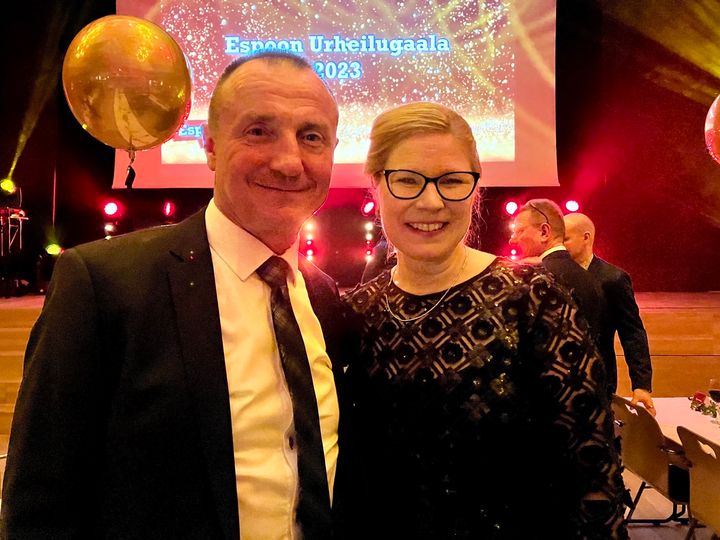 Espoo Hall of Famen ensimmäiset jäsenet Jere Lehtinen sekä Marjo Matikainen-Kallström. Kuvaaja: Ronja Määttä