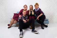 Funelaisia, eli markkinointikoordinaattori Soile Pylsyä (vas.), projektikoordinaattori Elisa Kemppaista, yhteyspäällikkö Anna-Maija Kesälää ja projektipäällikkö Joona Hirvasmaata yhdistää positiivisuus ja tehokkuus. Kuva: Pia Ropo.