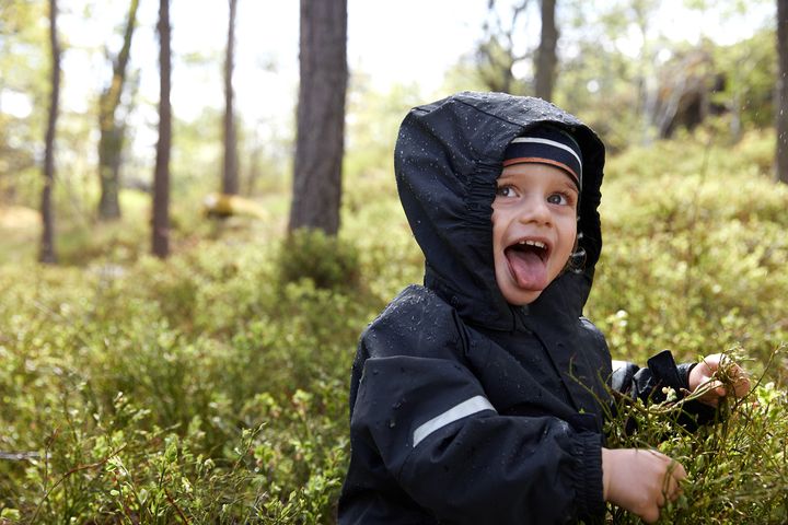 Onneksi lasten ei tarvitse jatkossakaan kastua sateella, sillä uuden sukupolven kuorivaatteet peittoavat perinteiset sadevaatteet mennen tullen.