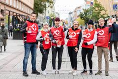 Hungerdagens bössinsamling engagerade finländarna att ge bidrag till Röda Korsets katastroffond. Bild:  Suvi-Tuuli Kankaanpää / Finlands Röda Kors