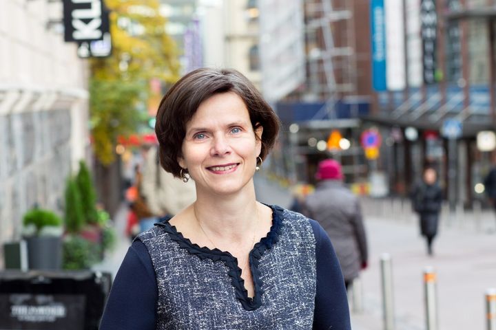 Helsingin kaupungin tiedepalkinto luovutettiin Helsinki-päivänä 12.6. professori Satu Mustjoelle. Kuva: Linda Tammisto.