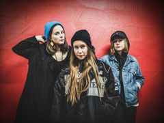 Huulet on parhaillaan debyytti-EP:tä työstävä kolmen nuoren naisen räp-bändi.