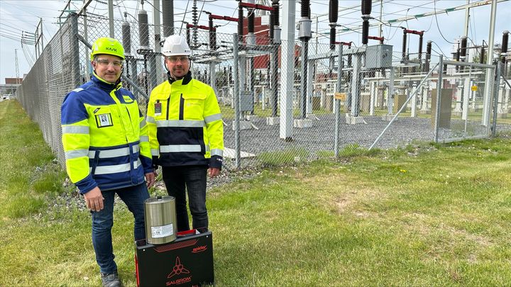 The Nordic companies Elcoline and Salgrom agreed on cooperation to provide environmentally friendly fire protection solutions for industrial needs. Pictured from the left are Vesa-Pekka Heikkinen of Elcoline and Matti Mettovaara of Salgrom. Photo: Salgrom