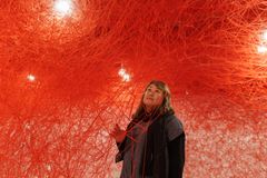 Chiharu Shiota, Tracing Boundaries, 2021. © Paula Virta / EMMA – Espoo Museum of Modern Art.