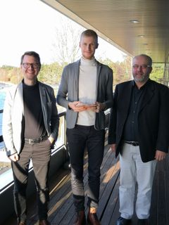 Nuorten Kotkien Keskusliiton toiminnanjohtaja Antti Hytti (vas.), Roni Bäck ja liiton puheenjohtaja Marko Piirainen