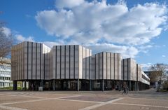 Wolfsburg Cultural Centre (1958-62), facade. Photo Maija Holma © Alvar Aalto Foundation.