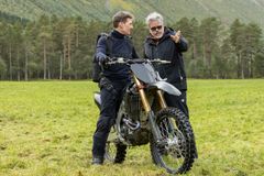 Tom Cruise ja Christopher McQuarrie elokuvan Mission: Impossible Dead Reckoning Part One kuvauspaikalla. © 2023 Paramount Pictures