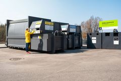 Varkauden Prisman yhteydessä sijaitseva Rinki-ekopiste muuttaa kaupan mukana uuteen osoitteeseen.