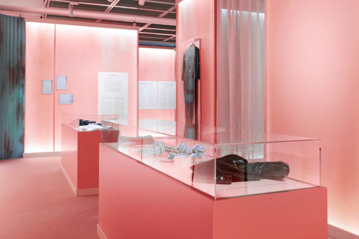 Vapaaehtoisesta seksityöstä kertova näyttely on tehty yhteistyössä seksityöntekijöiden kanssa. Kuva: Maija Astikainen/Helsingin kaupunginmuseo.