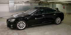 Tesla Model S:n käyttöoikeus kuuluu BLVRD21-kiinteistön vuokralaisten hoitovuokraan. Auto on Genestan ensimmäinen yhteiskäyttöauto Suomessa.