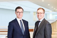 Mårten Knuts on nimitetty Asianajotoimisto Krogeruksen managing partneriksi 1. huhtikuuta 2018 alkaen. Toimistoa vuodesta 2004 johtanut Juha Pekka Katainen on valittu Krogeruksen hallituksen puheenjohtajaksi.
Juha Pekka Katainen (vasen), Mårten Knuts (oikea).