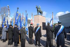 Kansallisen veteraanipäivän muistotilaisuus Mannerheimin ratsastajapatsaalla vuonna 2017. Kuva: Kimmo Brandt.