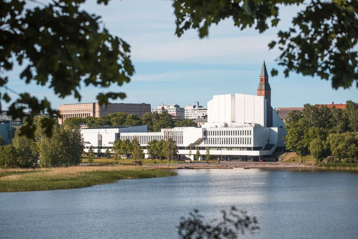 Finlandia-talo Töölönlahden suunnasta vuonna 2018. Kuva: Pete Laakso.