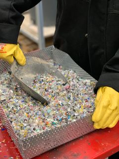 Muoviroskasta tehtyä rouhetta.