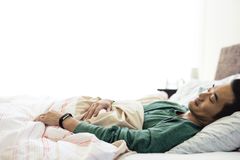 Uusi Fitbit Alta HR sekä vuonna 2016 julkaistut Charge 2 ja Blaze kertovat keväällä 2017 aiempaa tarkempaa tietoa unen laadusta ja ohjaavat käyttäjää nukkumaan paremmin. Yhdessä alan johtavien unitutkijoiden kanssa kehitetyt työkalut analysoivat kevyttä, syvää ja REM-unta sekä hereillä olon aikoja yöllä.