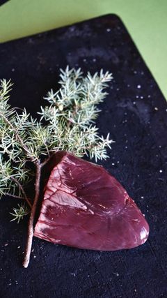 Peuran sydän on yksi Nokan vaihtuvassa lounasmenussa esiintyvistä raaka-aineista. Kuva: Rasmus Tikkanen