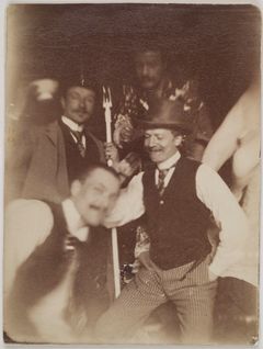 Akseli (edessä vasemmalla) ja Emil Wikström (raitahousuissa) Académie Julianissa Pariisissa 1889. Kuva: Gallen-Kallelan Museo. Kokoelma: Akseli Gallen-Kallelan valokuvakokoelma