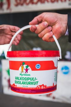 Myrttisen suolakurkut valmistetaan käsityönä Vantaalla maitohappokäymisen avulla.