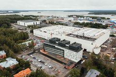 ABB toimittaa laajan sähkönjakeluratkaisun ja robottiteknologiaa teknologiayhtiö Wärtsilän tutkimus-, tuote-kehitys- ja tuotantokeskus Smart Technology Hubiin, joka on parhaillaan valmistumassa Vaasan Vaskiluotoon. Kuva: Wärtsilä.