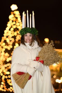 Pressbild på Finlands Lucia 2019 Sara Ray, fotograf: Folkhälsan/Askar Ibragimov