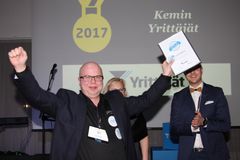 Kemin Yrittäjien puheenjohtaja Tuomo Jäärni oli onnellinen voitosta. Kuva: Jari Lammassaari.