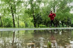 Wings for Life World Run sovellusjuoksu 2019, Budapest. Kuvaaja: Aron Suveg / Red Bull Content Pool.