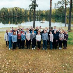 Kumuran ja Adapron henkilökunta yhteisillä syyspäivillä