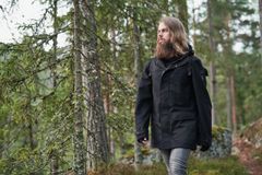 Billebeino ja Sasta ovat yhdistäneet osaamisensa tuomalla kotimaista eräperinnettä katumuotiin ja viemällä samalla urbaania elämäntyyliä luontopoluille. Kuva: Lari Järnefelt