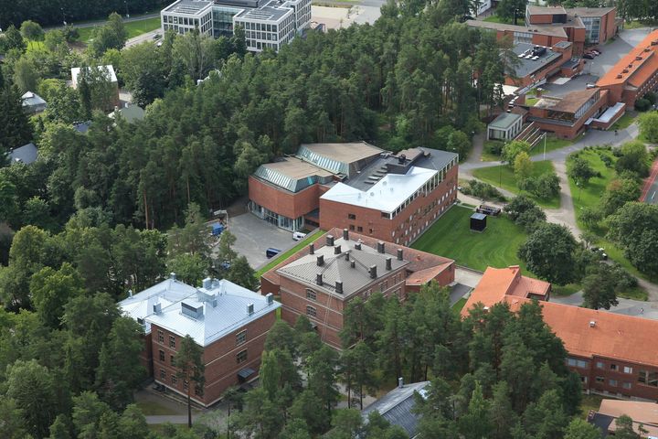Seminaarinmäen kampuksella näkyy mm. Constantin Kiseleffin ja Alvar Aallon arkkitehtuuri.