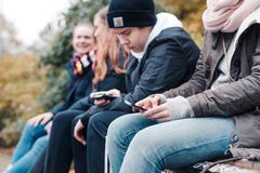 All Youth-projektet söker påverkansmöjligheter för ungdomar.  Sådana kan finnas till exempel på digitala och sociala mediekanaler.  Illustration.  Bild:  Joonas Brandt / Finlands Röda Kors