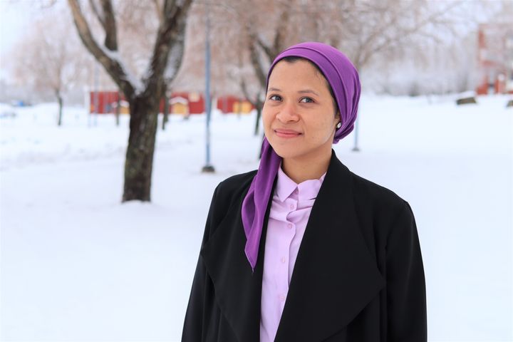 Bening Mayanti Vaasan yliopiston kampuksella. Kuva: Riikka Kalmi, Vaasan yliopisto