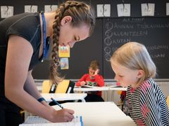 Kuva Jyväskylän normaalikoulun 1. luokan opetuksesta. (Auli Dahlström)