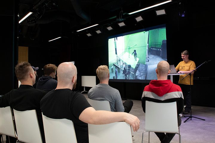 VFX-erikoistumiskoulutuksen hakijajoukko oli todella korkeatasoinen. Kaikilla valituilla opiskelijoilla on taustalla media-alan tutkinto ja alan työkokemusta.