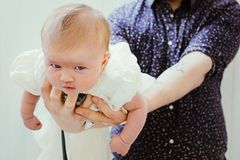 Espoolaisperheet ovat tyytyväisiä seurakuntien ristiäisjärjestelyihin asiakaskyselyn mukaan. Kuva: Antti Rintala.