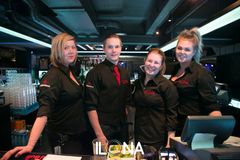 Ilonan henkilökunta valmiina vastaanottamaan avajaisviikonlopun vieraat. Kuva: Viihdemaailma Ilona, Seinäjoki