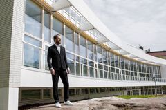 FRENNin rennon tyylikäs musta klassikkopuku