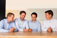 IQM:n perustajat (vasemmalta oikealle): Prof. Mikko Möttönen, tiedejohtaja, IQM:n perustajajäsen, Dr. Jan Goetz, toimitusjohtaja, IQM:n perustajajäsen
, Dr. Kuan Yen Tan, teknologiajohtaja, IQM:n perustajajäsen, Dr. Juha Vartiainen, toiminnanjohtaja, IQM:n perustajajäsen