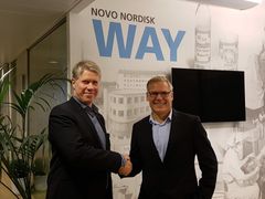 Kai Kaasalainen ja Jaakko Linna sopivat Tamron ja Novo Nordiskin yhteistyön aloittamisesta 1.1.2020 alkaen.