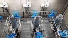 Pumppaamon pumput paineistavat jätevettä viemäriverkostossa kohti jätevedenpuhdistamoa.