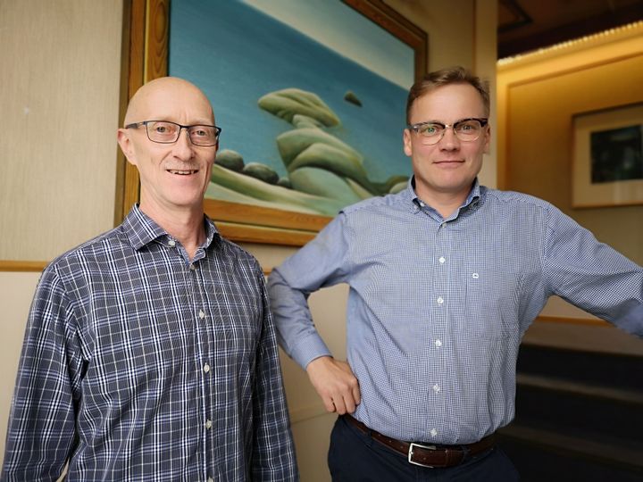 Katepal uskoo pitkäjänteisyyteen myös työsuhteissa. Pohjoismaiden vientipäällikkö Reijo Suutari tuli Katepaliin töihin kesällä 1982. Toimitusjohtaja Mikko Pellisen Katepal-ura on yhtiön mittapuussa lyhyt, vasta kuuden vuoden pituinen. Nykyisistä työntekijöistä pisimmän työuran on Katepalissa tehnyt Seppo Lampi, joka aloitti työuransa syksyllä 1975.