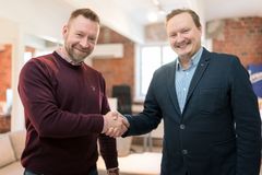 Zerotenin Pasi Miettinen ja EduImpact Venture Capital Ltd:n toimitusjohtaja Marko Kyyrönen