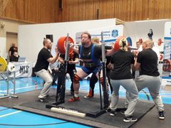 Jari "Simson" Martikainen kyykkäsi SM-kisojen kovimmat raudat 370 kg.