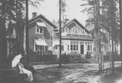 Magnus Schjerfbeckin suunnittelema Hyvinkään parantolan ensimmäinen päärakennus, 1900-luvun alku. Kuva: Hyvinkään kaupunginmuseo